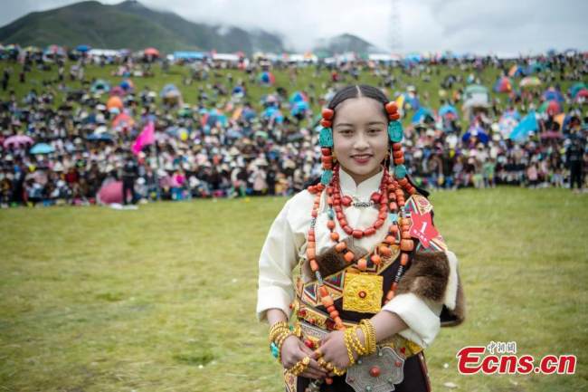Μια 19χρονη κοπέλα κερδίζει το πρωτάθλημα της γυναικείας ομάδας στο Ναγκτσού, στην Αυτόνομη Περιφέρεια του Θιβέτ της νοτιοδυτικής Κίνας, στις 26 Ιουλίου 2021. (Φωτογραφία: China News Service)