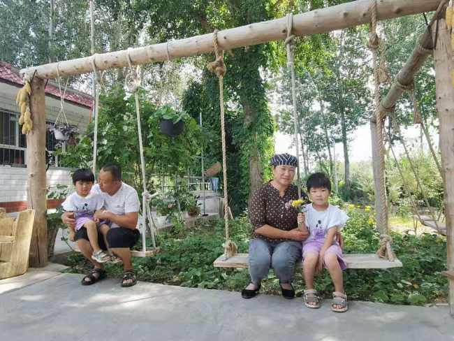 „Trudesc, dar mă bucur din inimă.” Povestea unei familii de fermieri harnici din Usu „Trudesc, dar mă bucur din inimă.” Povestea unei familii de fermieri harnici din Usu